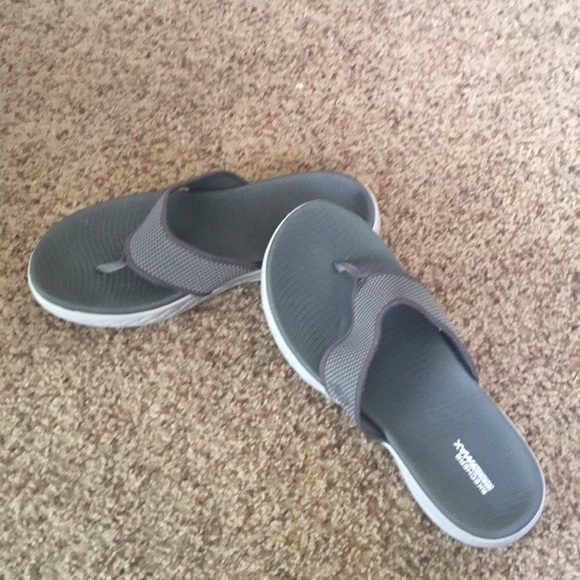 sketchers flip flops for women